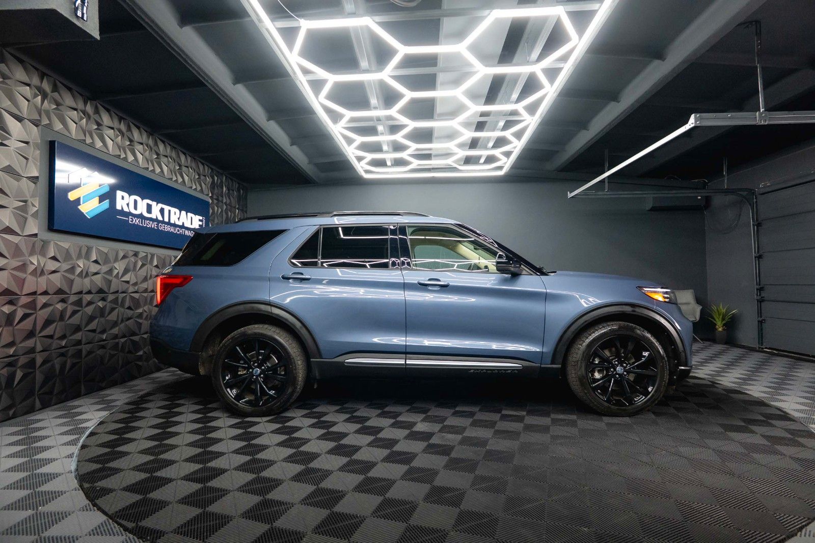 Fahrzeugabbildung Ford Explorer PLATINUM 3.0 V6 TwinTurbo 4x4 *360*ACC*