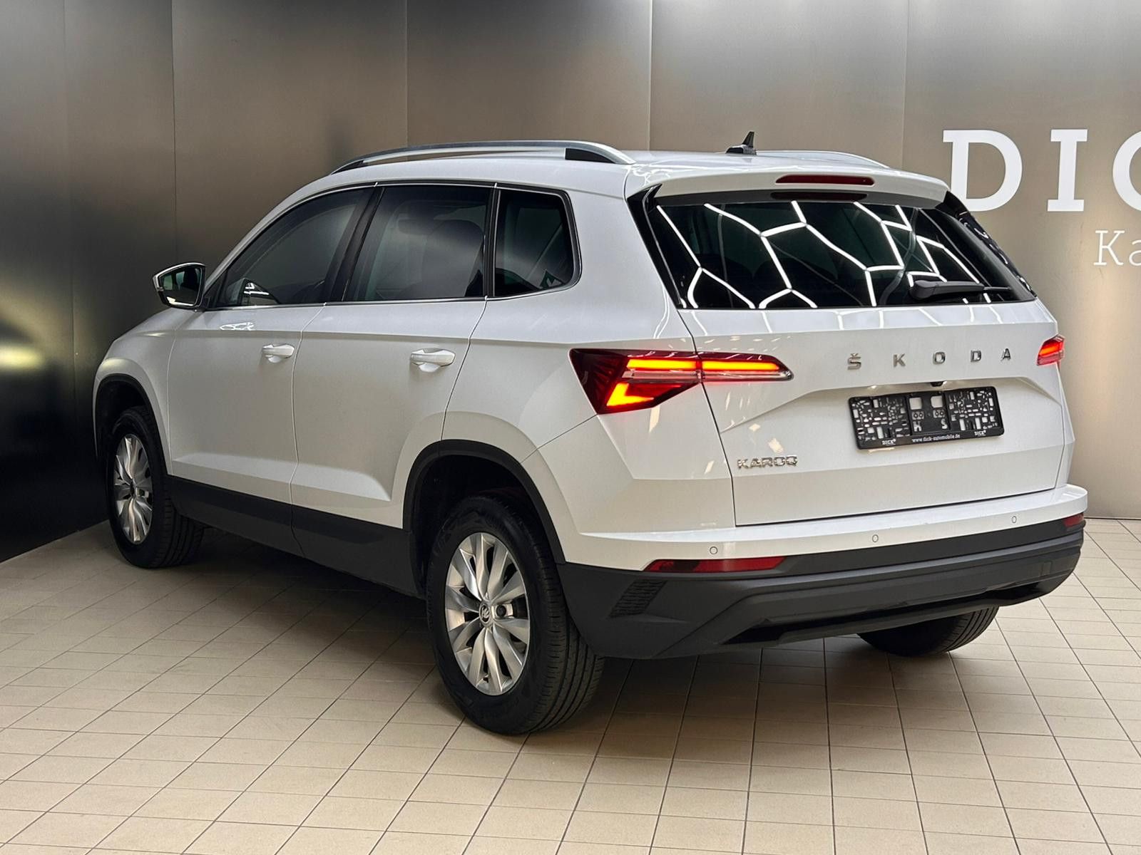 Fahrzeugabbildung SKODA Karoq 1.5 TSI Ambit Sport DESIGN+VIRTU+KAM+LED+