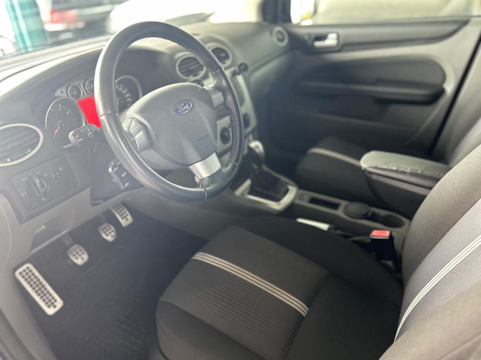 Ford Focus 2011 — photo 9