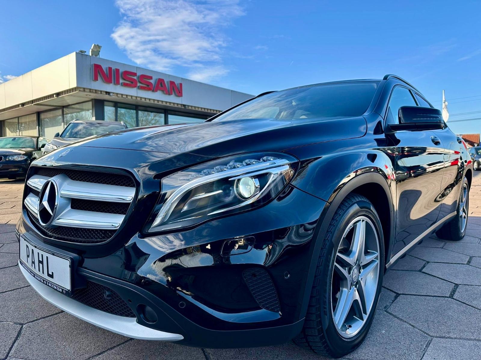 Mercedes-Benz GLA 200 DCT AMG Line DISTRONIC KAMERA NAVI AHK
