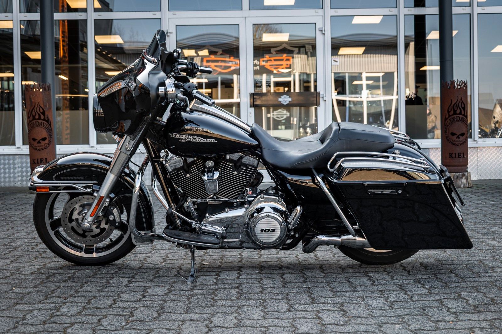 Fahrzeugabbildung Harley-Davidson FLHX Street Glide 103 cui - KERN-AUSPUFF