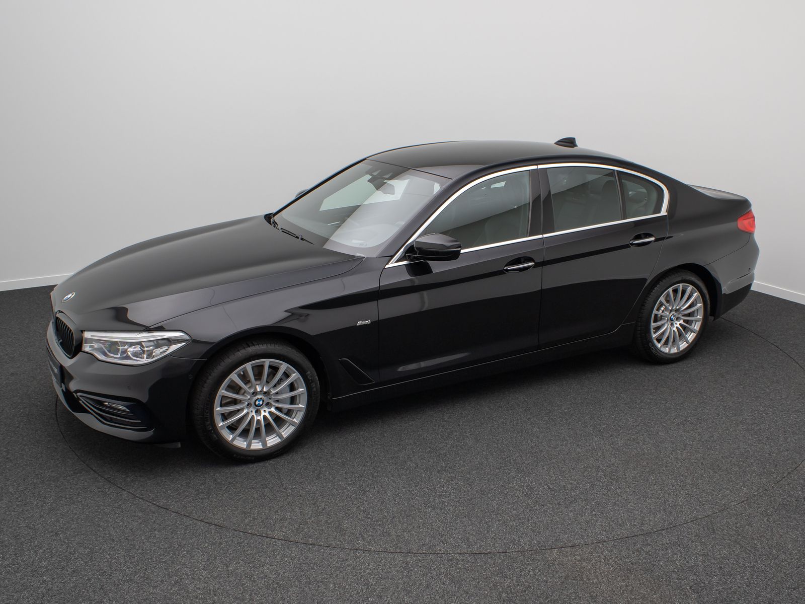 Fahrzeugabbildung BMW 530d Sport Line ACC Kamera HUD HiFi DisplayKey