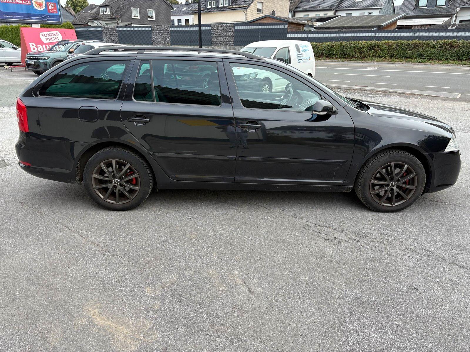 Skoda Octavia 2008 — rear view