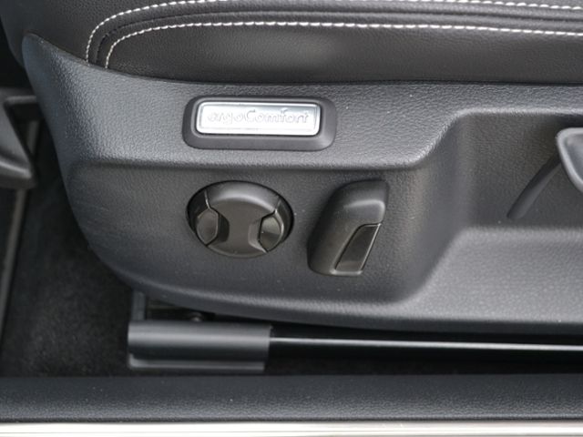 Passat Variant 2.0 TDI DSG Elegance AHK/MATRIX/1