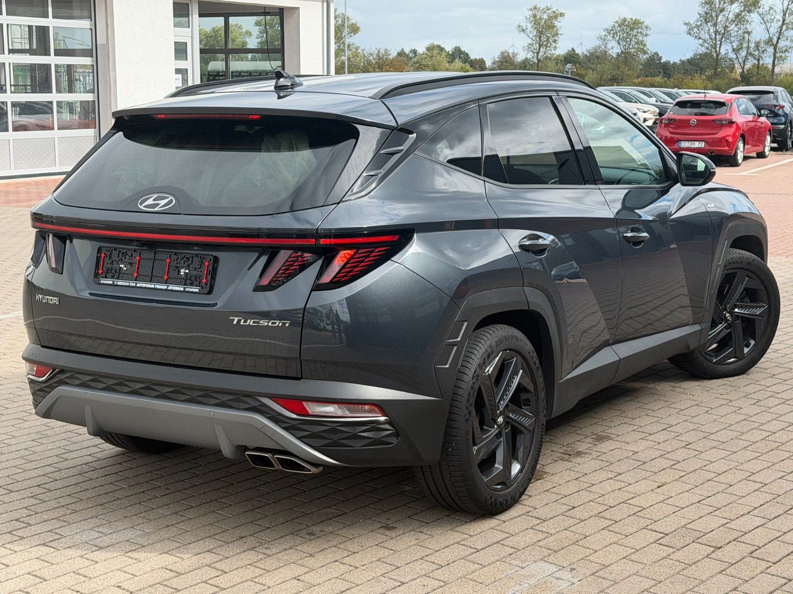 Fahrzeugabbildung Hyundai TUCSON 1.6 T-GDI 48V Blackline *8-fach*ACC*AHK*