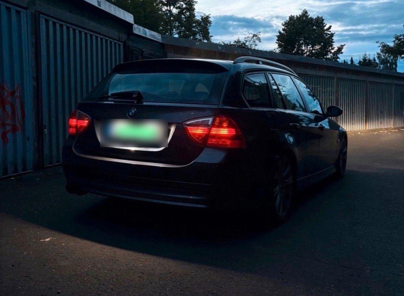 BMW 320 2006 — салон