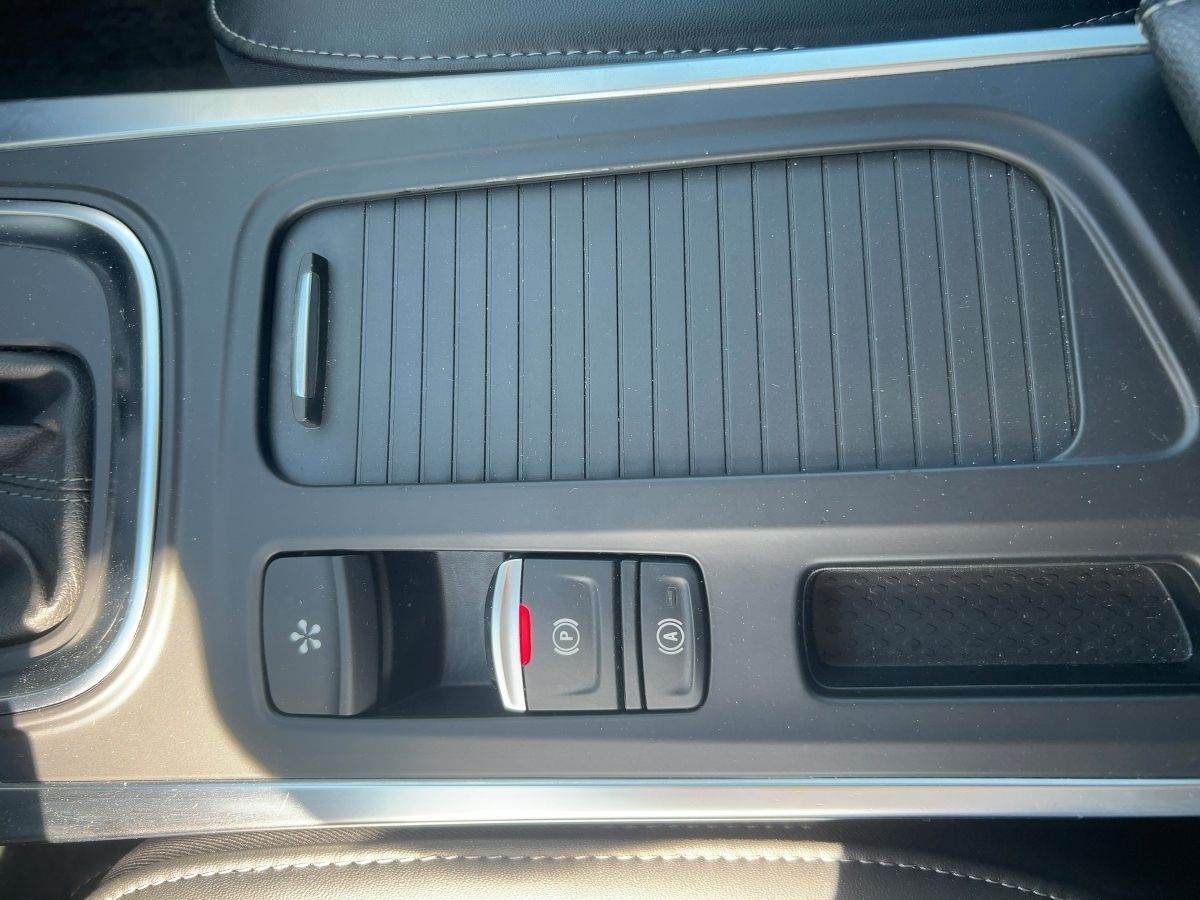 Fahrzeugabbildung Renault Megane Grandtour INTENS TCe 140 EDC SKZ LKHZ