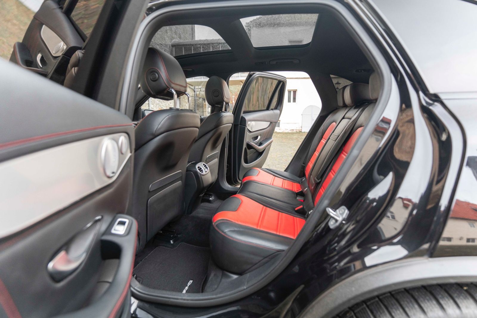 Fahrzeugabbildung Mercedes-Benz GLC 63 AMG 4MATIC BURMESTER ACC 360° NIGHT KAM