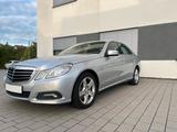 Mercedes-Benz Mercedes E200 Avantgarde *BI-Xenon*AHK*TÜV... - Mercedes-Benz E 200 in Karlsruhe