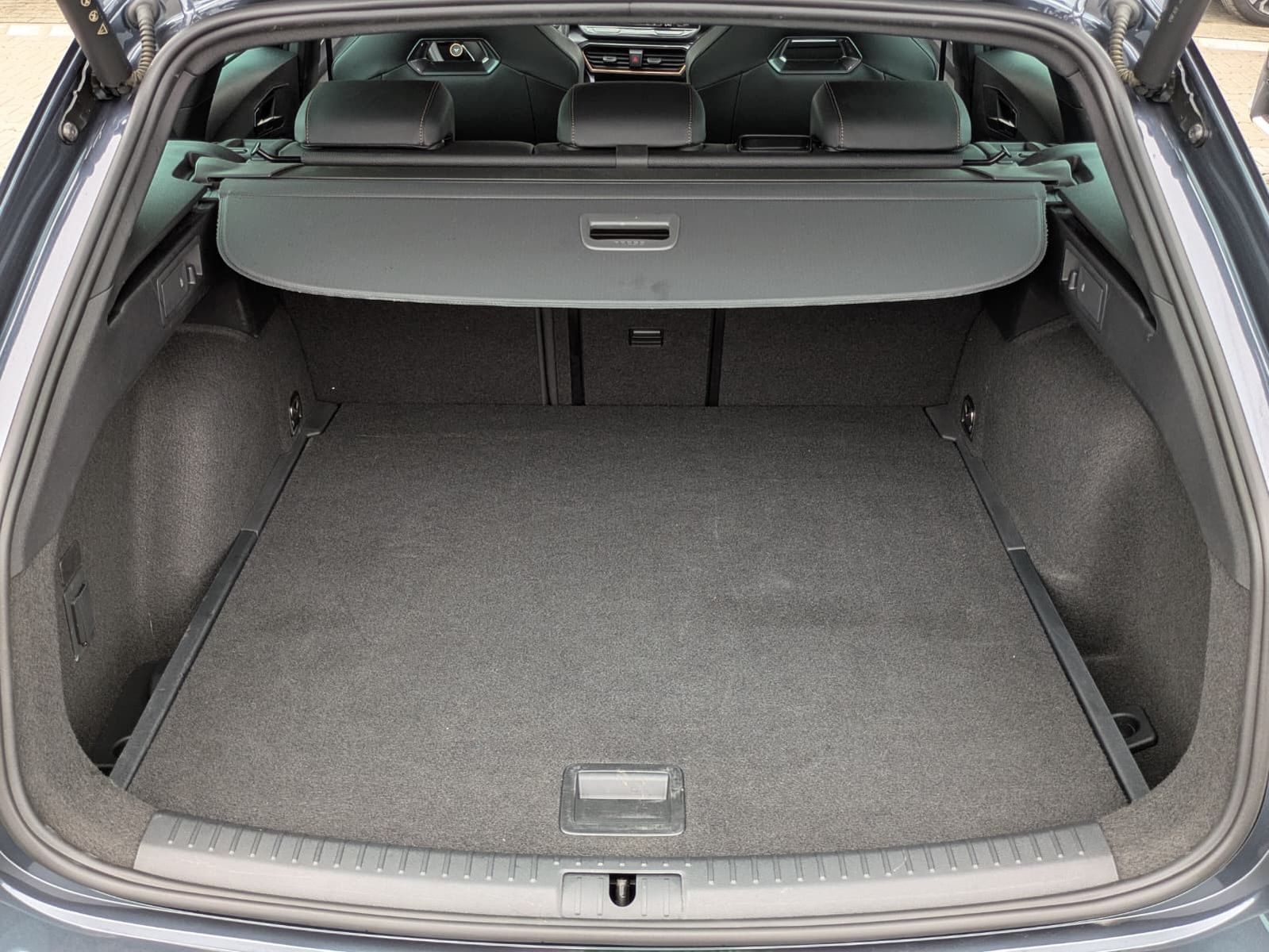 Fahrzeugabbildung CUPRA Leon 1.5 eTSI EDGE MATRIX*ACC*KAM*18"5JGARANTIE