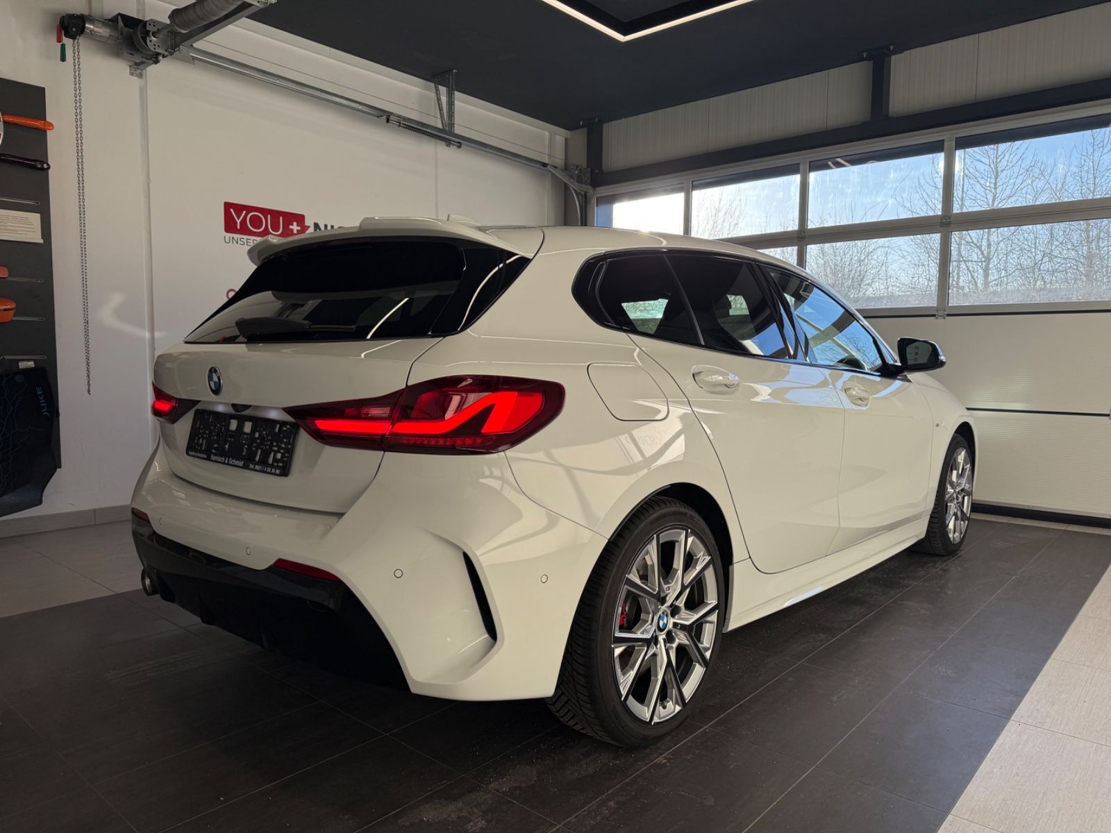 Fahrzeugabbildung BMW 118 i Edition Colorv.; M-Tech.-,M-Pro-Sport-Pak.