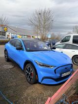 Ford Mustang Mach-E Dual-Emotor Ext Range 276kW A... - blaue Ford Mustang Mach-E