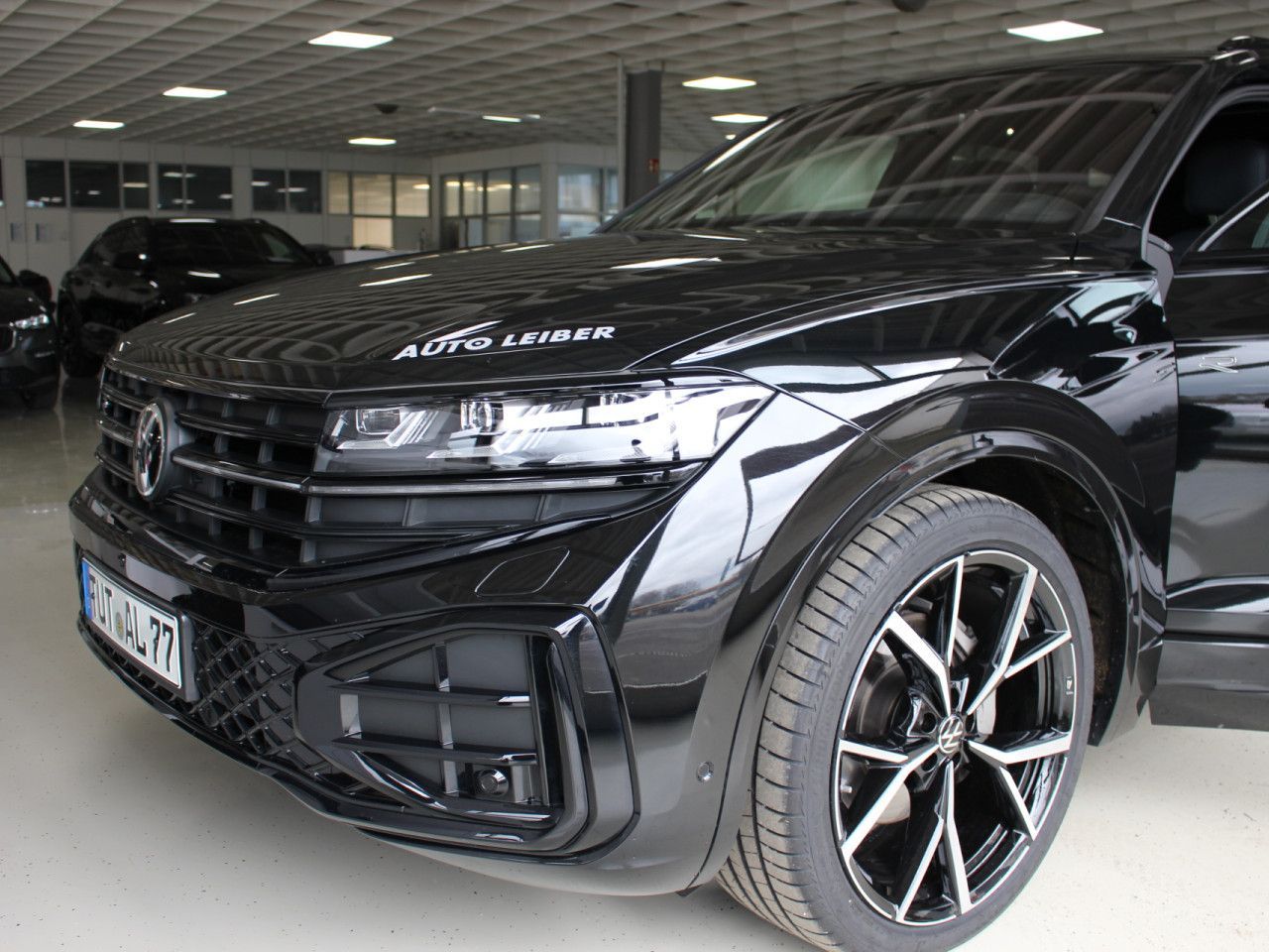 Fahrzeugabbildung Volkswagen Touareg 3,0 TDI SCR 4M R-LINE/AHK/Pano/St.Hz.