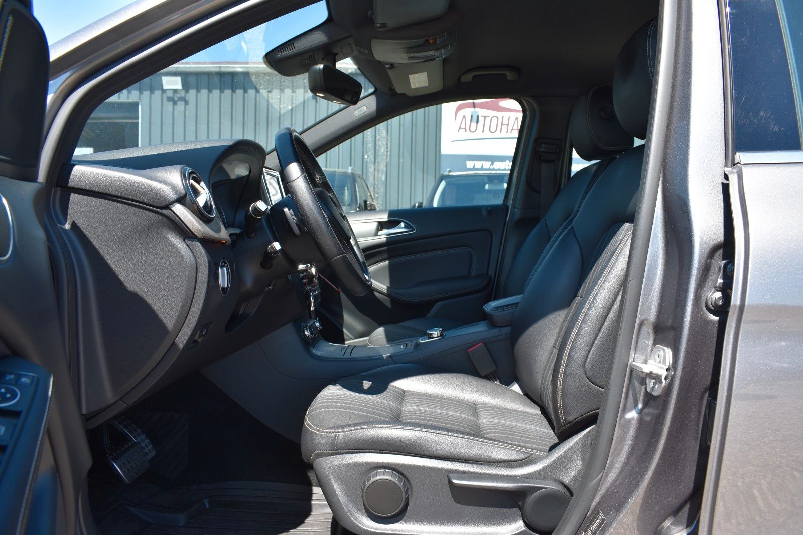 Fahrzeugabbildung Mercedes-Benz B 200 CDI Automatik Sport Paket Navi Sitzheizung
