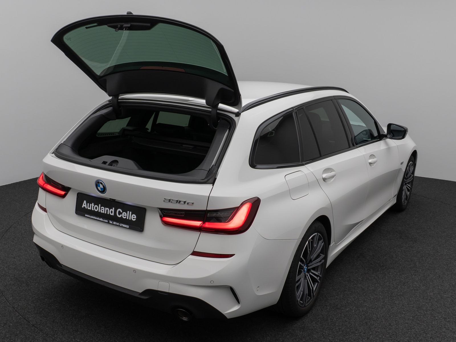 Fahrzeugabbildung BMW 330e M Sport Kamera Laser HUD HiFi AHK Stop&Go