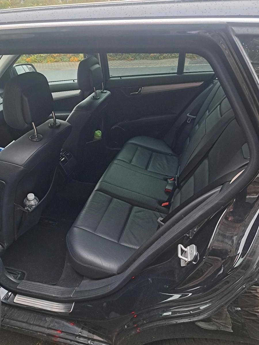 Mercedes-Benz C220 2008 — rear view