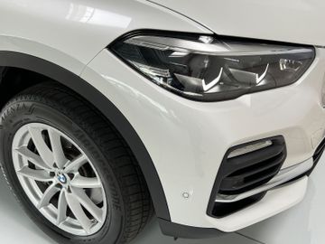 Fahrzeugabbildung BMW X5 xD40i Panorama Kamera Alarm AHK AdLED M Sport