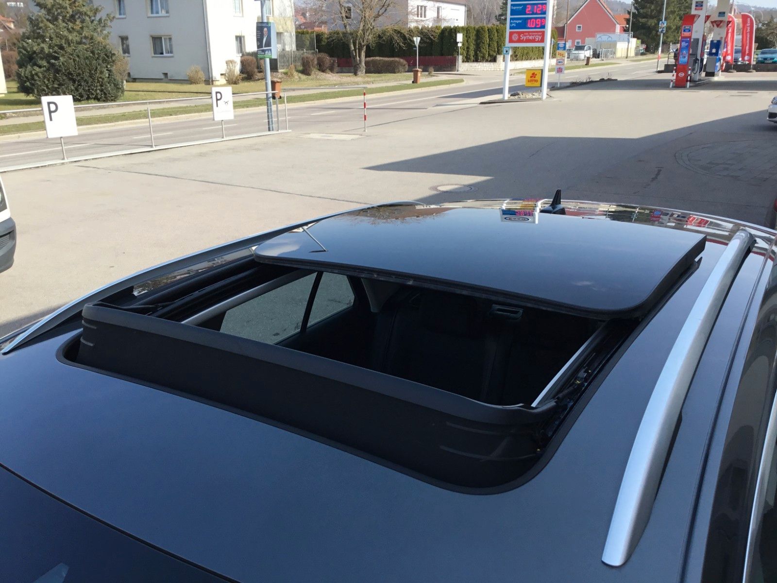 Fahrzeugabbildung Volkswagen T-Roc 1.5 TSI DSG Style+AHK+MatrixLED+ACC+Pano