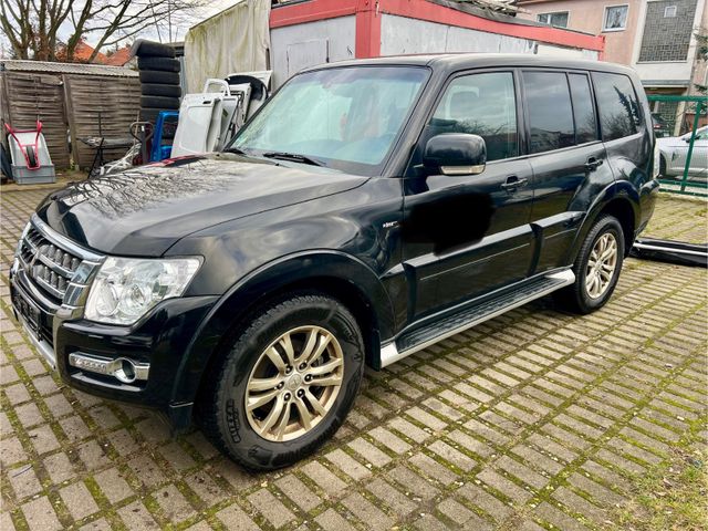 Mitsubishi Pajero 3.2 DI-D EURO6  7 SITZER+AUTOM.+1.HAND