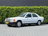 Mercedes-Benz 190 2.6 E, panorama dach klima ELEKTRISCHE RAMEN - Mercedes-Benz 190: 2.6