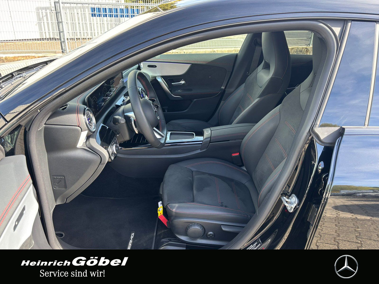 Fahrzeugabbildung Mercedes-Benz CLA 200 AMG*KEYSLESS*APPLE-CARPALY*AMBIENTEBEL