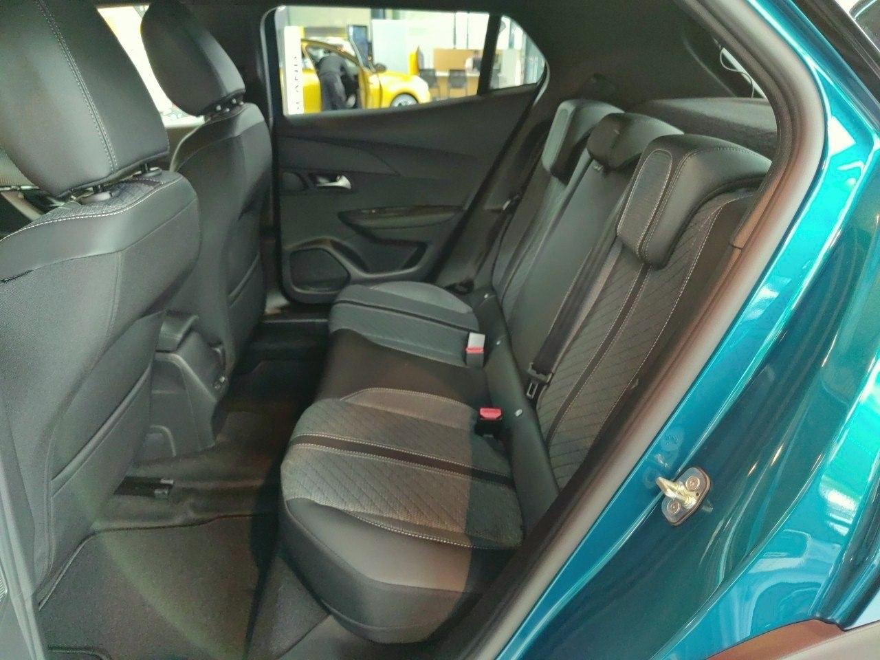 Peugeot 2008 Allure Hybrid 100 e-DSC6 Navi,360°
