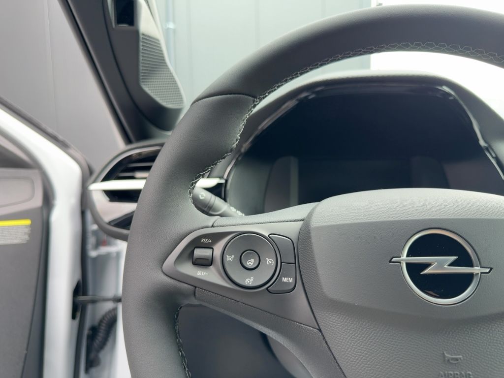Fahrzeugabbildung Opel Corsa GS ALLWETTER  WINTERPAKET
