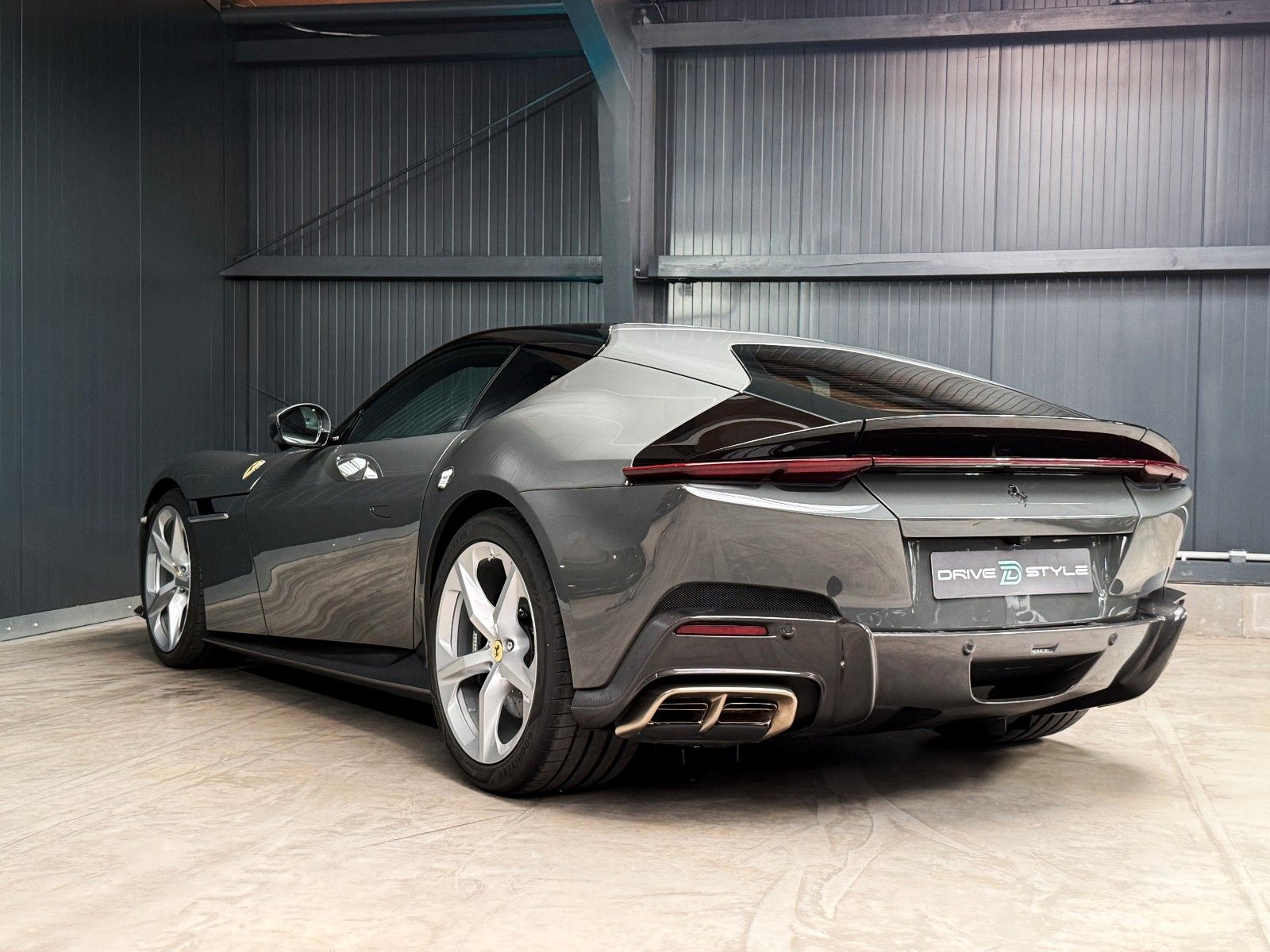 Fahrzeugabbildung Ferrari 12Cilindri + 1. Hand + 54 km + Carbon Exterieur