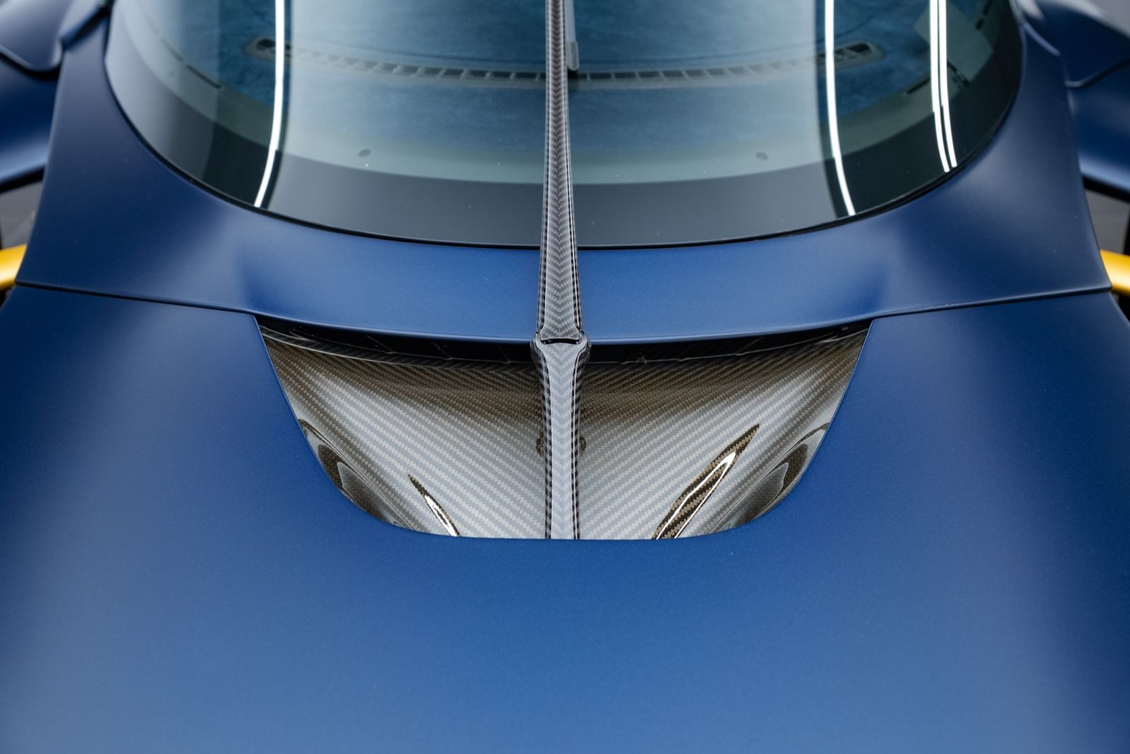 Fahrzeugabbildung Aston Martin Valkyrie /*1 of 150*/SERVICEPACK/FULL PPF